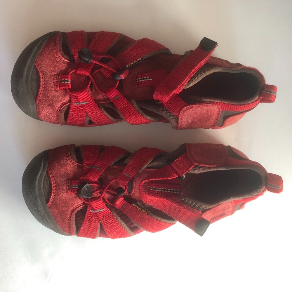 Kids Keen Sandals - red size 4